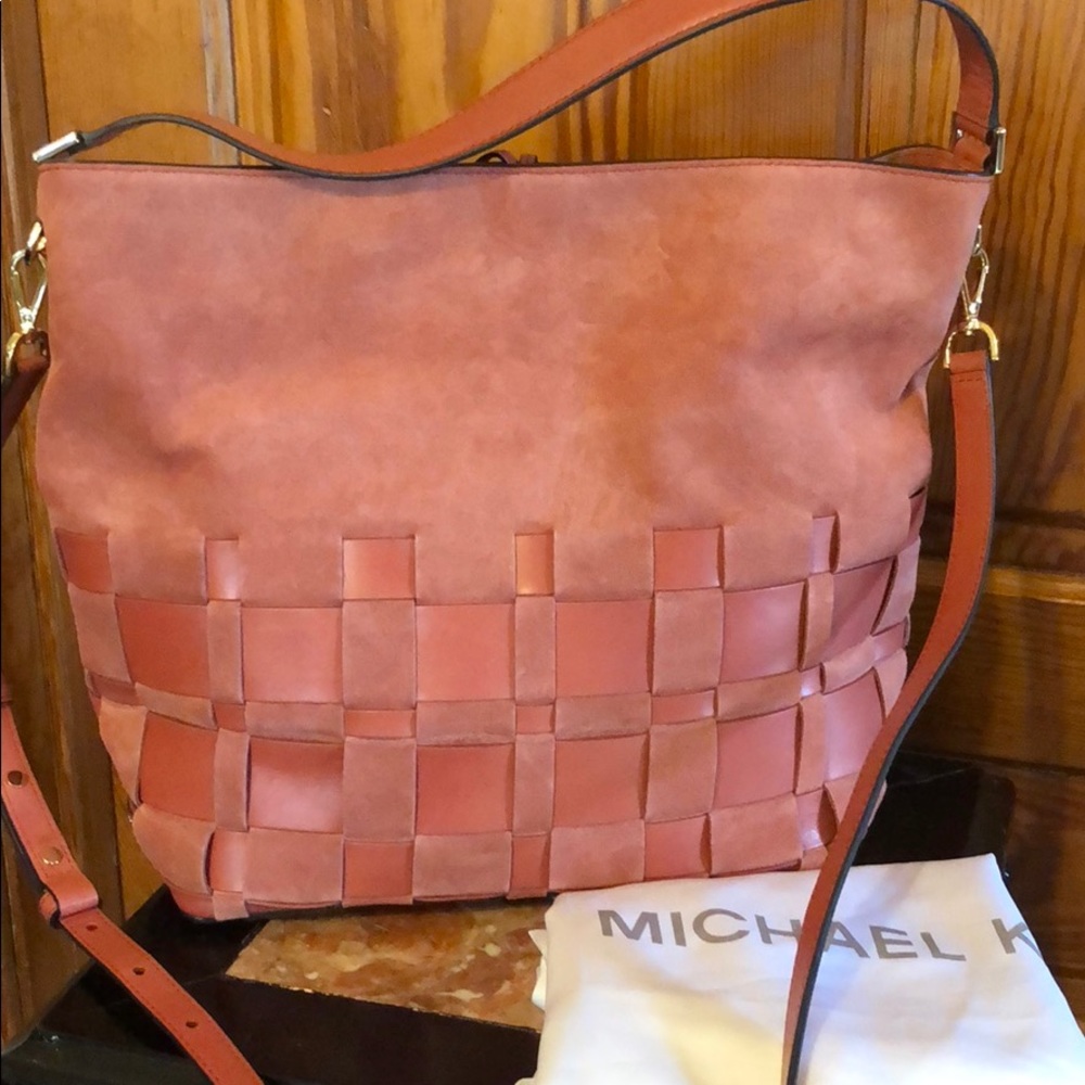 Michael Kors over the shoulder pink purse - Picture 3 of 8